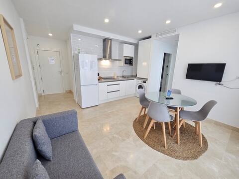 Top Airbnb: Beachfront Apartment 3rd Floor Casco Antiguo in Estepona