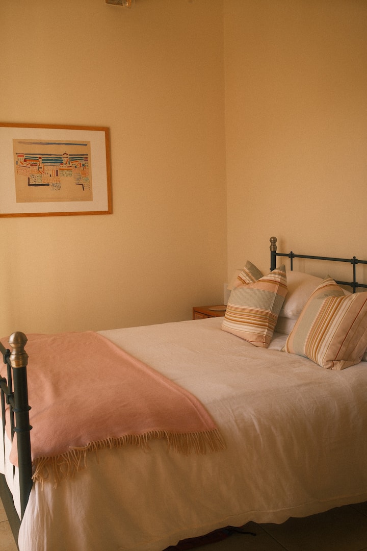 Ang pink na silid - tulugan. Major kami sa mga pastel dito :)