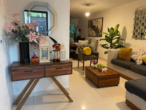 Popular Airbnb listing: House with garage, Akron, TEC, Palco, Military C. in Zapopan