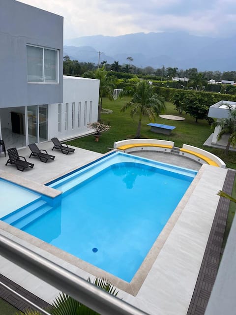 Hillside, beautiful house, near the mall