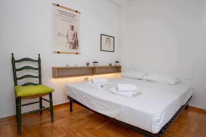 Comfy Apartment In Exarchia Vibrant Neighborhood gallery image 5