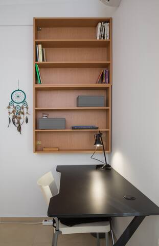 Cute Retro Apartment In Exarchia Neighborhood gallery image 3