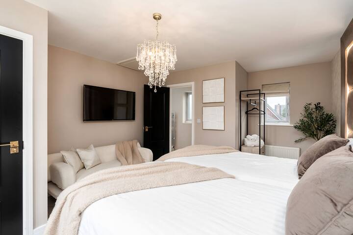 Riverside Villa 3 gallery image 3