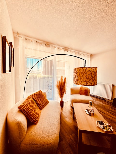 Cozy 3 bedrooms near airport and MEETT at the foot of the tram