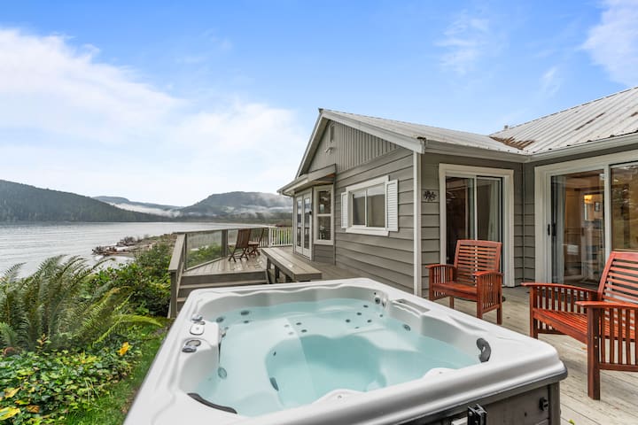 Hot tub + Sauna+ Panoramic Ocean View! THE POINT