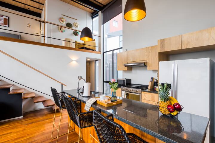 Stylish Duplex PH w/Pvt Terrace | 24/7 Security gallery image 3