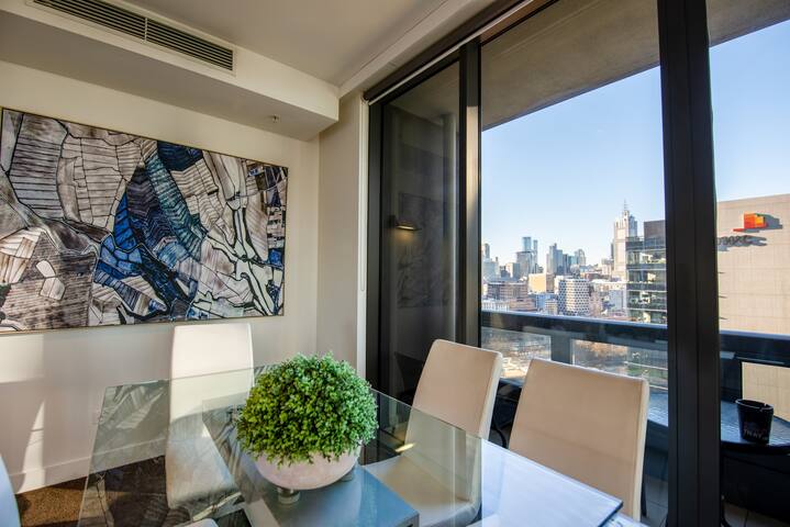 Freshwater PL- Stylish City View Apt. with Balcony gallery image 3