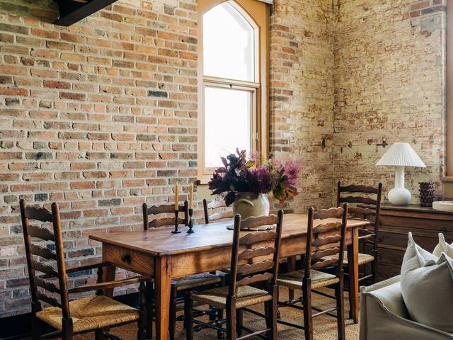 The Rox – Luxury Alexander Apartment gallery image 2