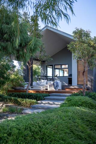 Panorama I Private Properties gallery image 2