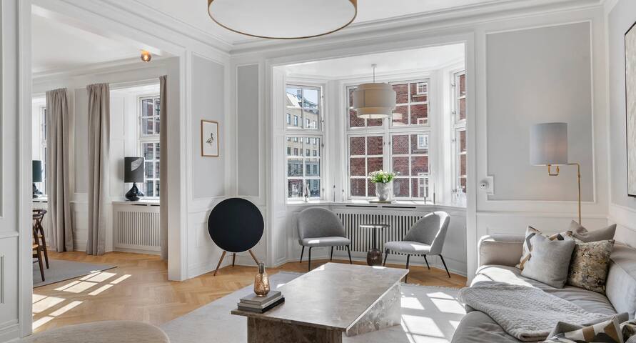 Unique Flat in City Center 120 m2 gallery image 3