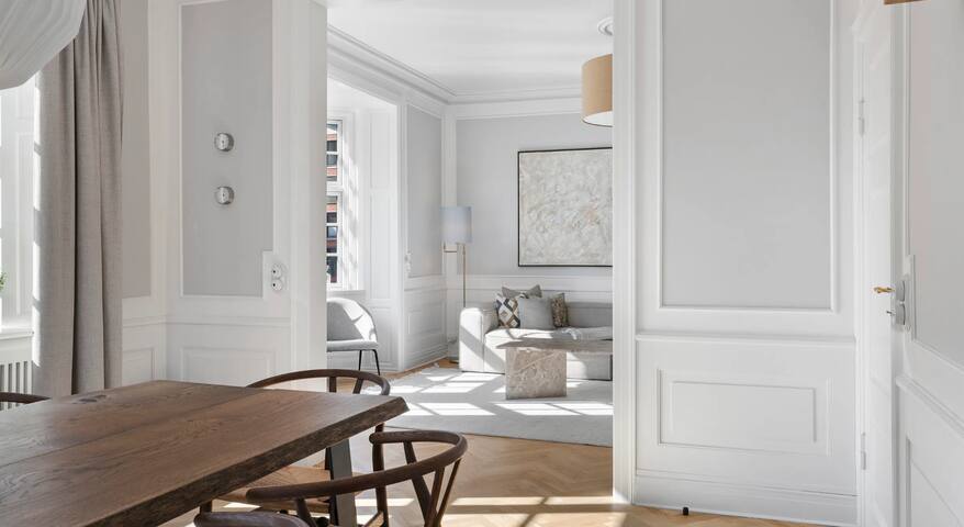 Unique Flat in City Center 120 m2 gallery image 2