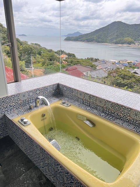 Shimanami, Imabari [Enjoy the view of the Seto Inland Sea | Casa Miramare, a villa on a hill]