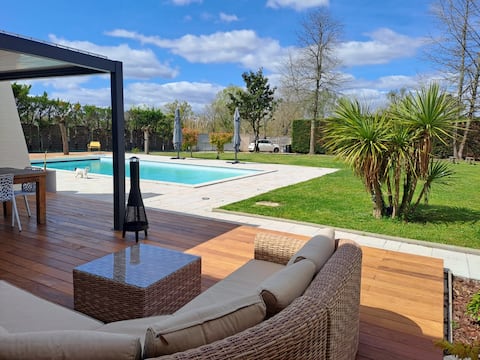 LA BREDI Villa near Bordeaux with pool & spa