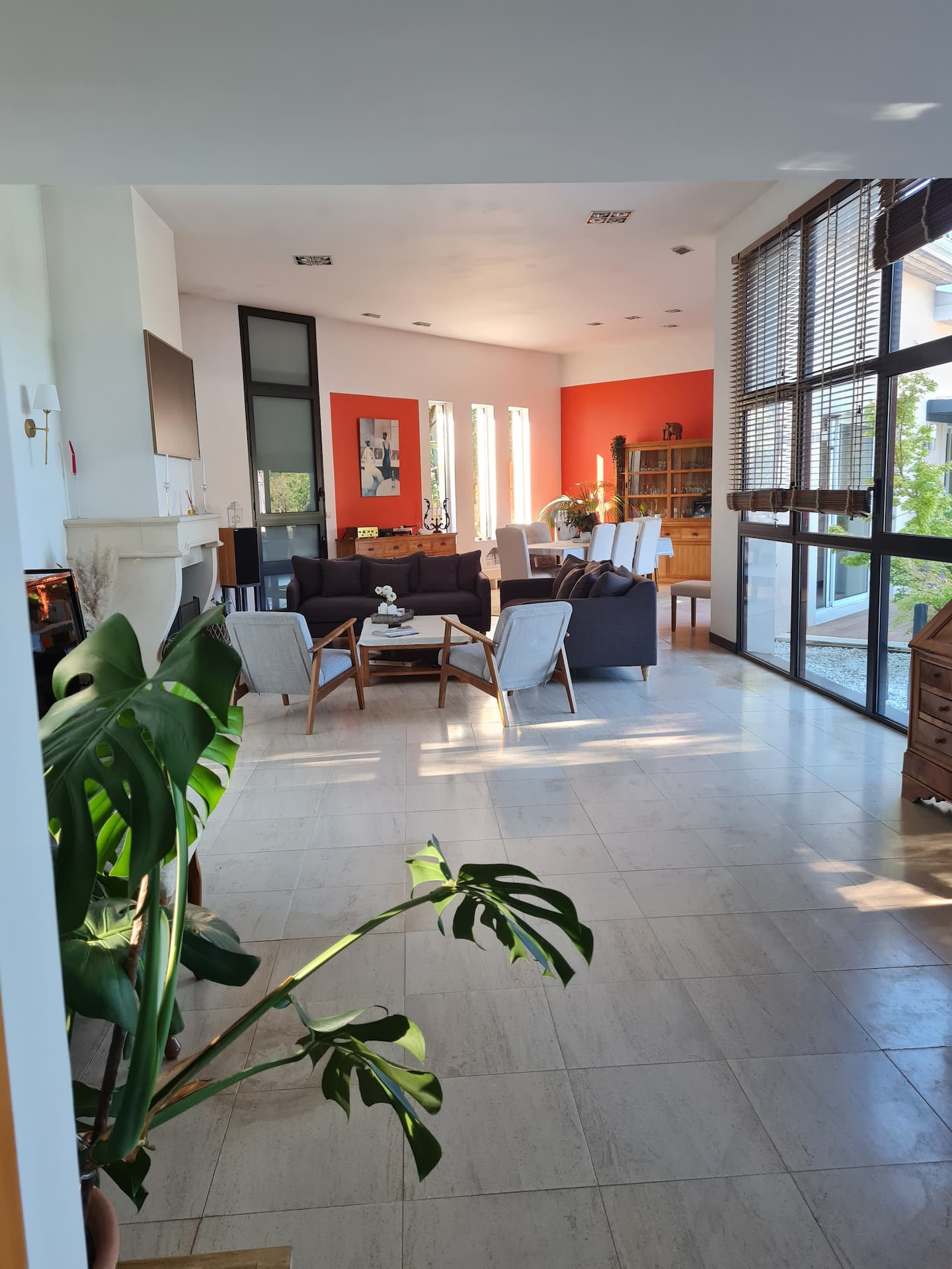 Salon salle à manger de 70 m² avec cheminée