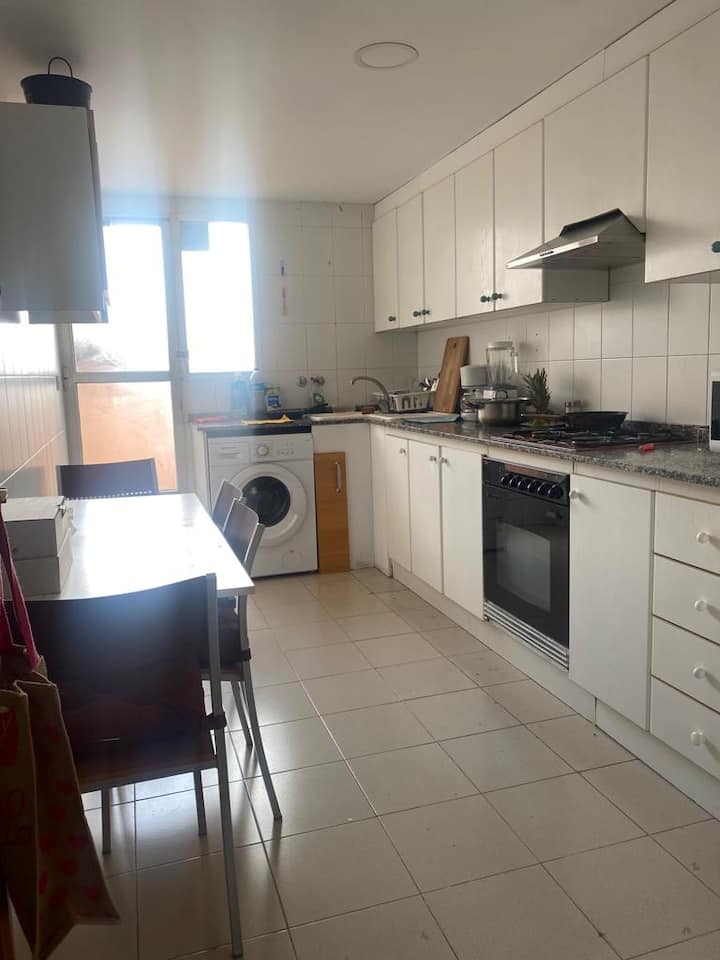 Cómoda Habitación Y Bien Ubicado - Valencia
