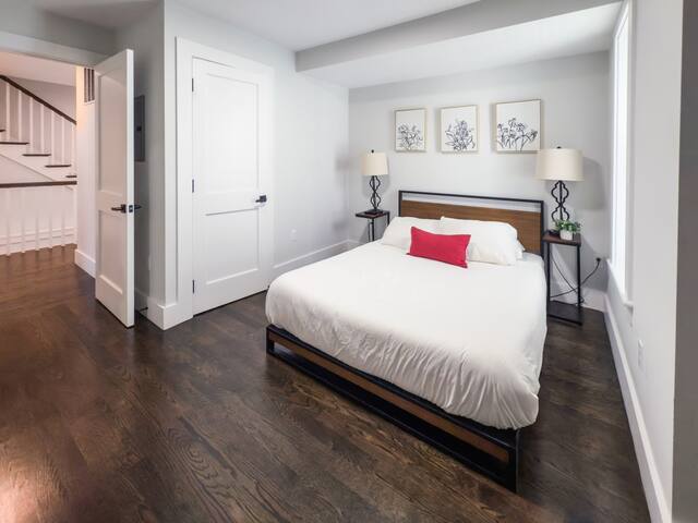 (DR52) Spacious 6 bed, Close to City, Roof deck! gallery image 5