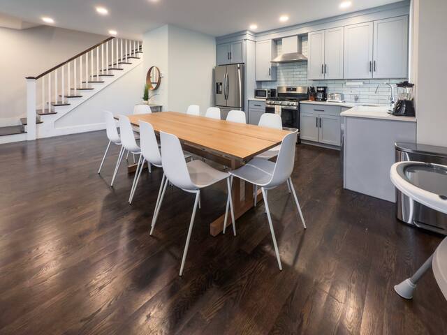 (DR52) Spacious 6 bed, Close to City, Roof deck! gallery image 2