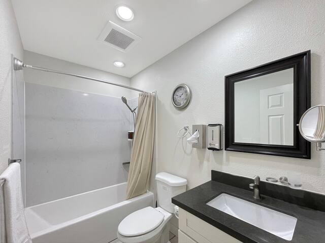 2Homes_2K,4Q,8S,8SB_Slp28_EzFwy_EV_AC_KT_BBQ_2321 gallery image 5