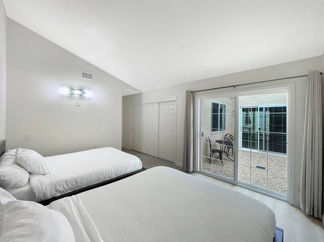 2Homes_2K,4Q,8S,8SB_Slp28_EzFwy_EV_AC_KT_BBQ_2321 gallery image 4