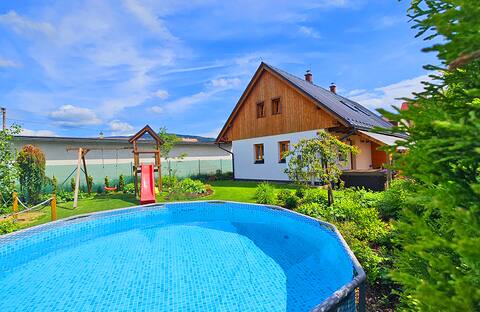 2x Jacuzzi and sauna Mladé Buky by AlkaTravel