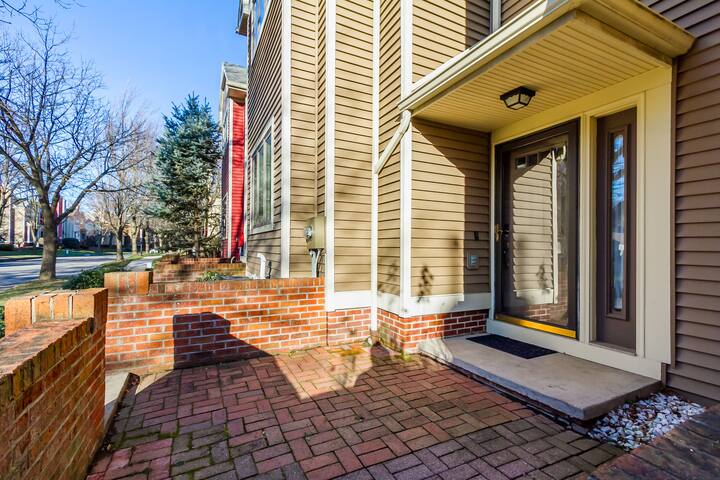 Downtown Riverview Condo | Near Arena, UofR & RIT gallery image 5