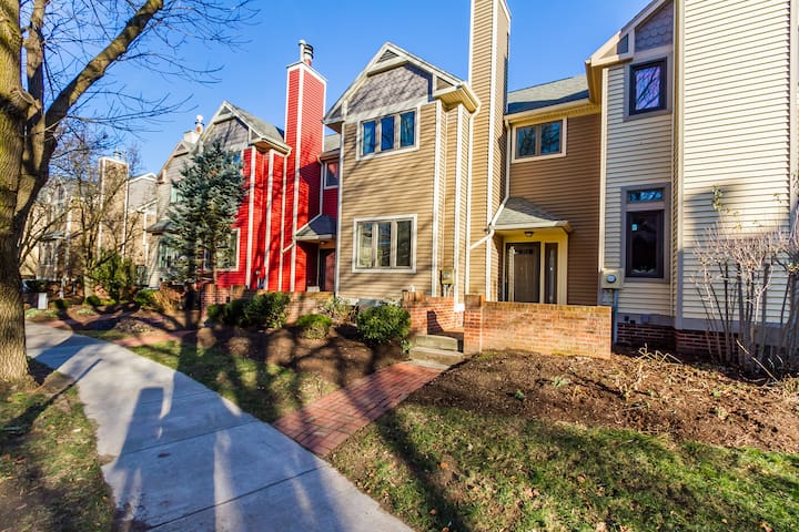 Downtown Riverview Condo | Near Arena, UofR & RIT