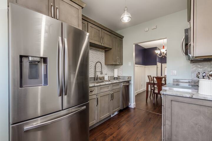 Downtown Riverview Condo | Near Arena, UofR & RIT gallery image 2