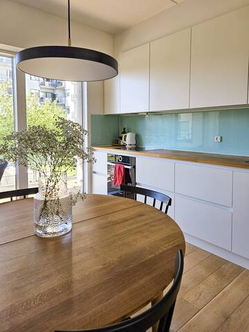 Tranquil Scandinavian Apartment: Relax & Explore! gallery image 2