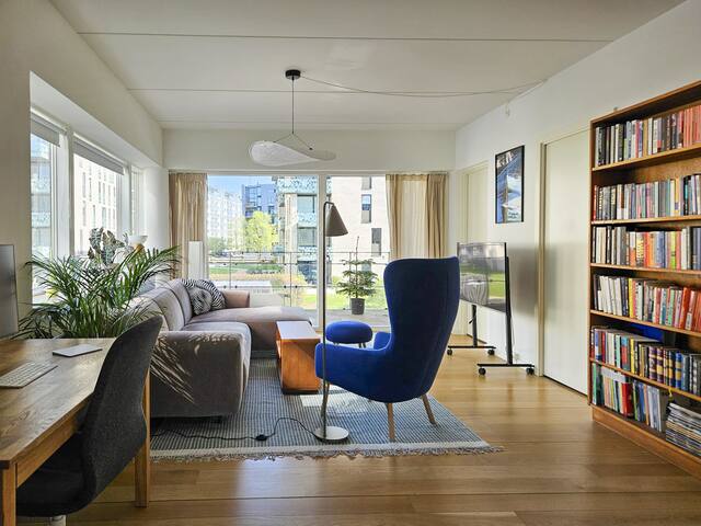 Tranquil Scandinavian Apartment: Relax & Explore!