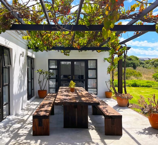 Happy family home in charming wine lands