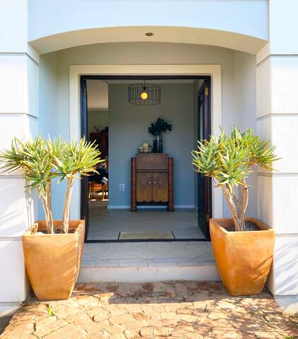 Happy family home in charming wine lands gallery image 4