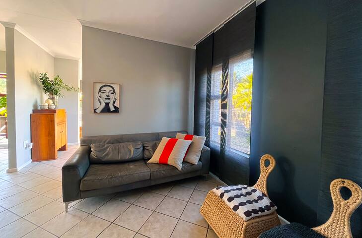 Happy family home in charming wine lands gallery image 2