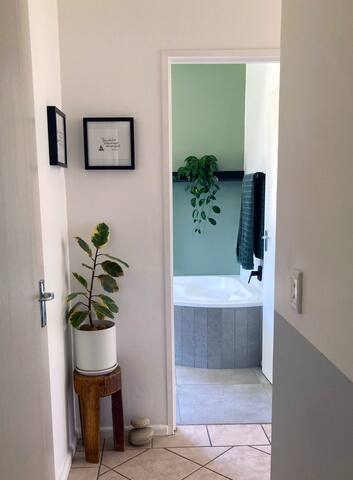 Happy family home in charming wine lands gallery image 3