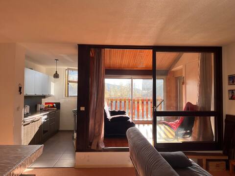 7 min away by foot from the slopes with garden and wifi, 6 people