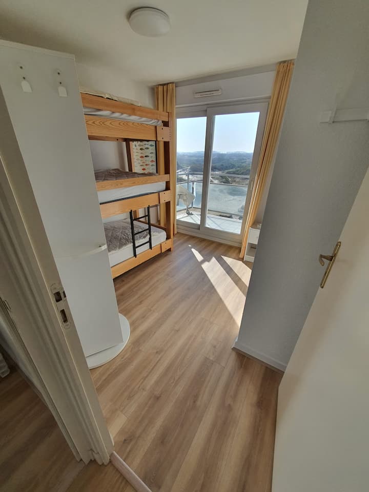 Kitanda cha ghorofa cha viti 3 (ukubwa wa mtu mzima)