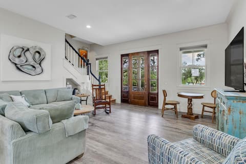 Popular Airbnb listing: The Foley House | Beach | OWA | Sports | Shops in Foley