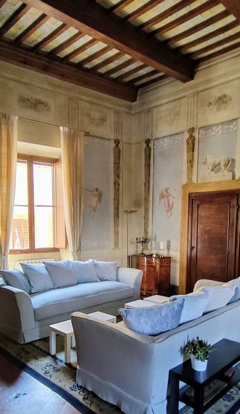 Popular Airbnb listing: Frescoed Apartment in Arezzo