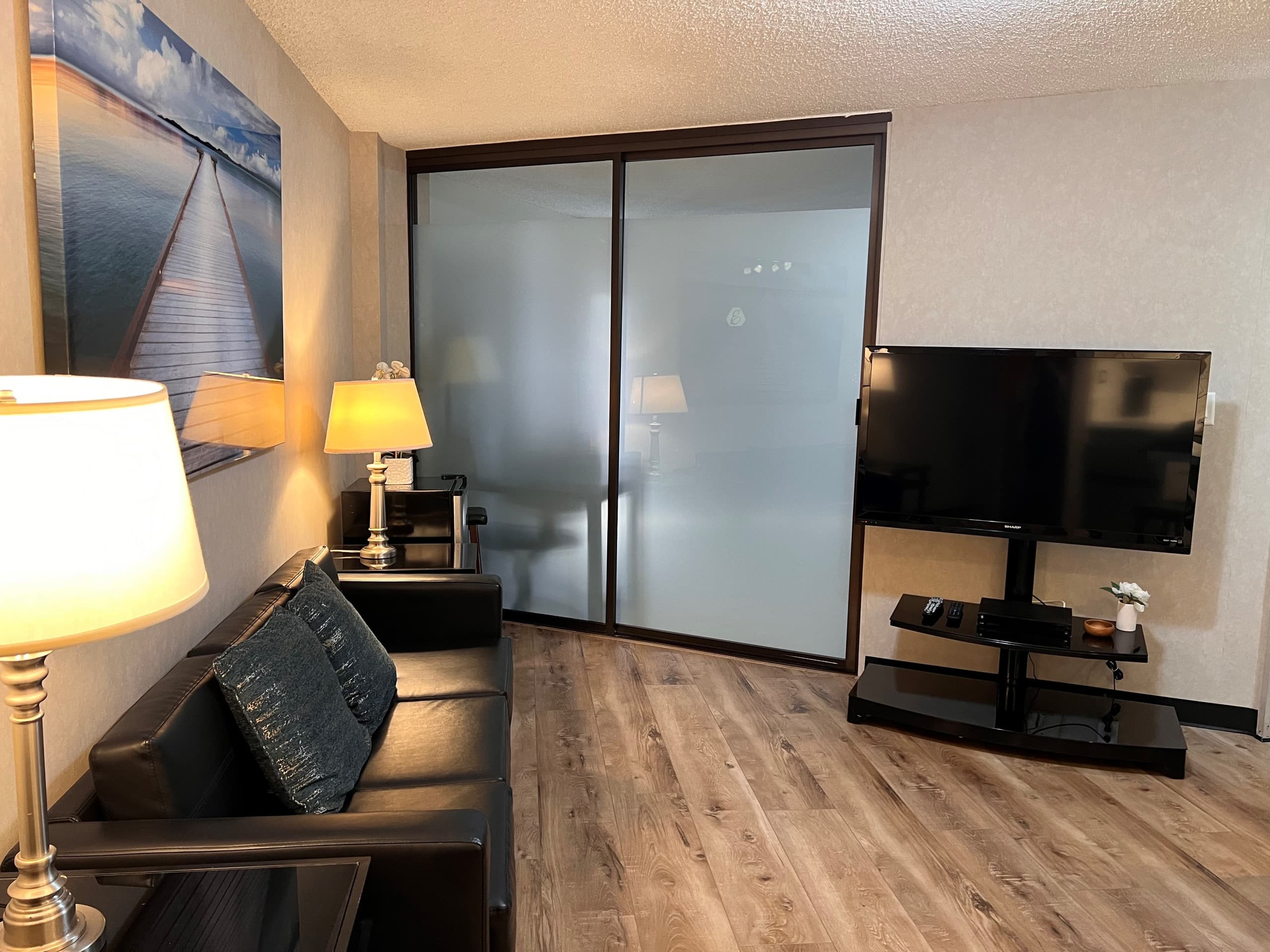 Condo in Honolulu · ★4.9 · 1 bedroom · 2 beds · 1 private bath - Image 2