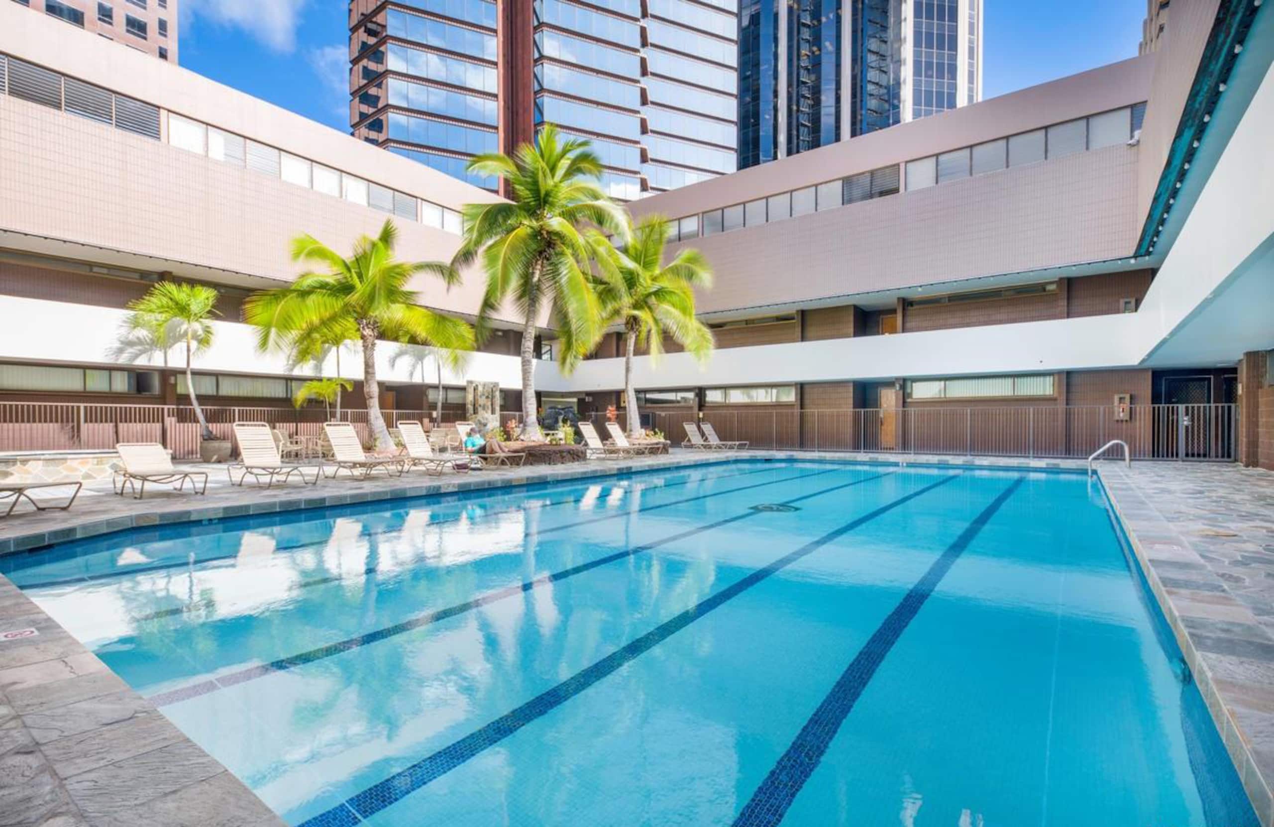 Condo in Honolulu · ★4.9 · 1 bedroom · 2 beds · 1 private bath - Image 31