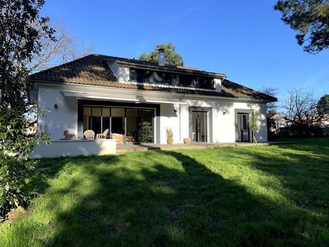 Large renovated house near beaches and golf course