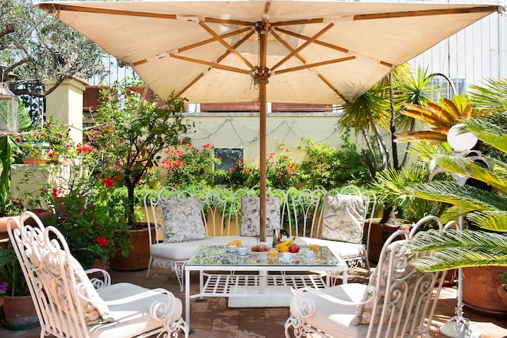 TreasureRome Daphne Terrace Suite 2br