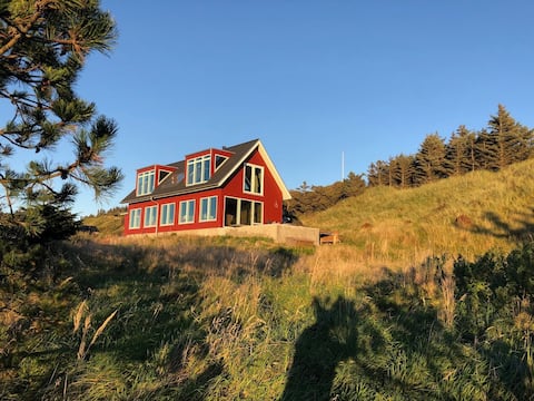 The Red House with ocean views, vinyls & surf