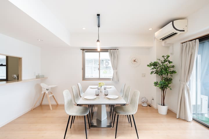 Luxury apartment for family in Tokyo/4 Beds Rooms gallery image 2