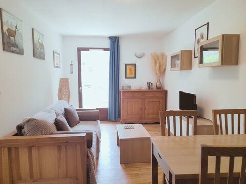 Top Airbnb: T-2 apartment, close to city center, great view à Bagnères De Luchon