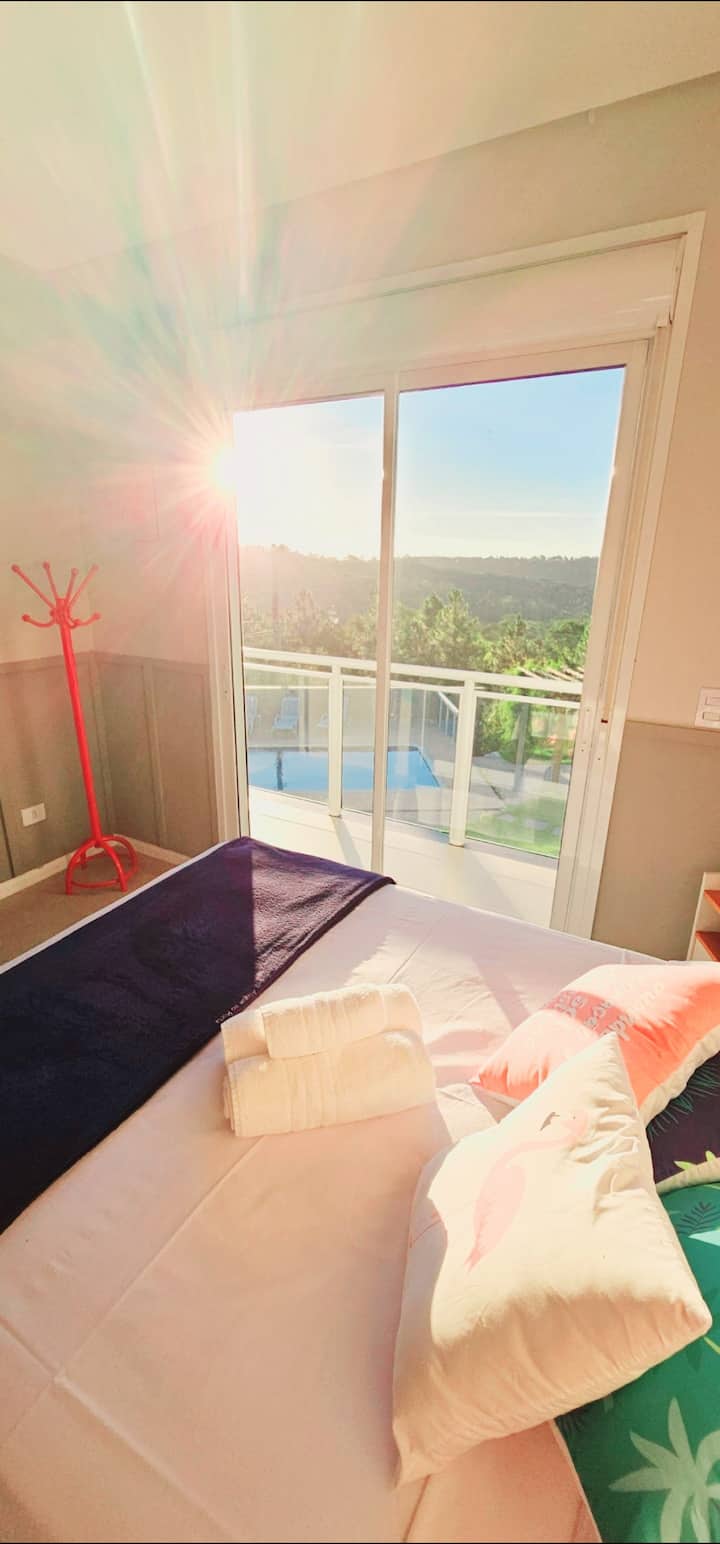 Suite 04 - Flamingo  (cama matrimonial + litera)