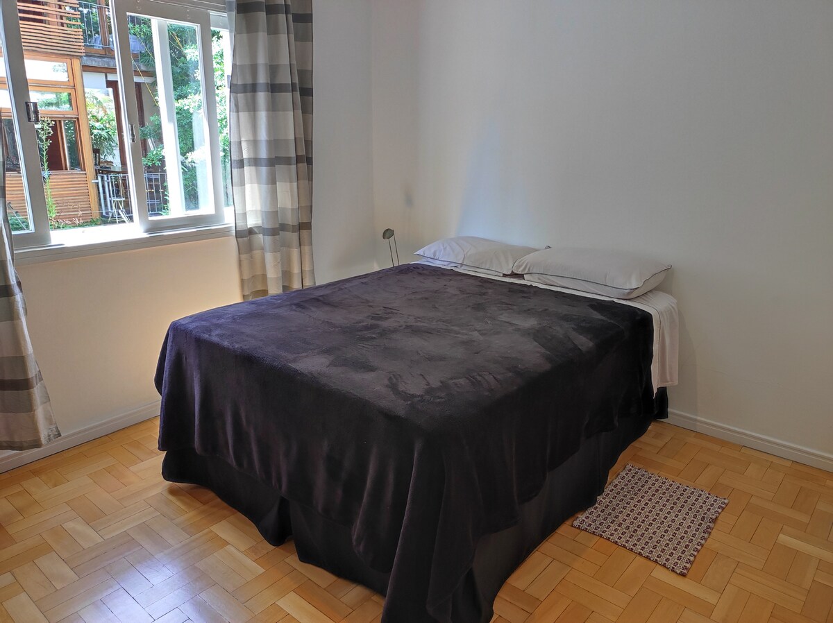 Общежитие 3 с камина и двойно легло и вентилатор на тавана.