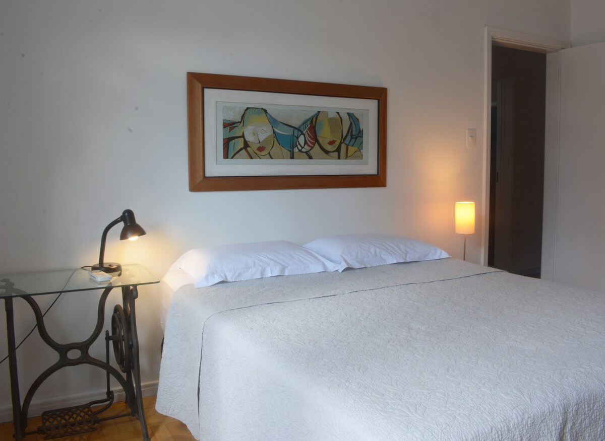 Основно общежитие с двойно легло. Слънце сутрин.