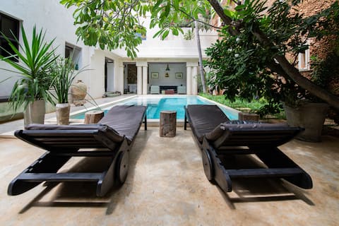 House in the old city with pool, garden & top roof