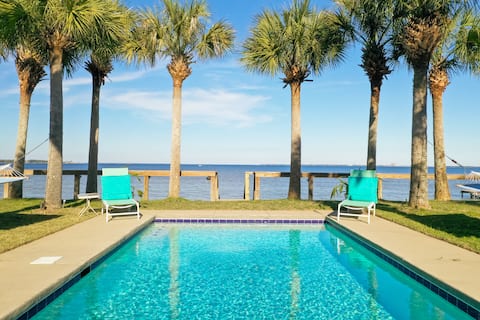 Waterfront Home-Dock, Pool, Kayaks, Dogs Welcome!