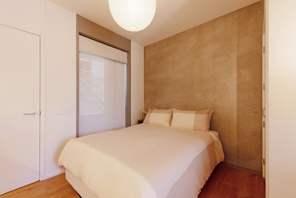 Samostalni studio ispod stana s 2 spavaće sobe, kuhinjom i kupaonicom